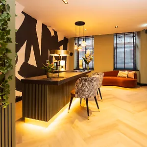 4* מלון Huygens Place